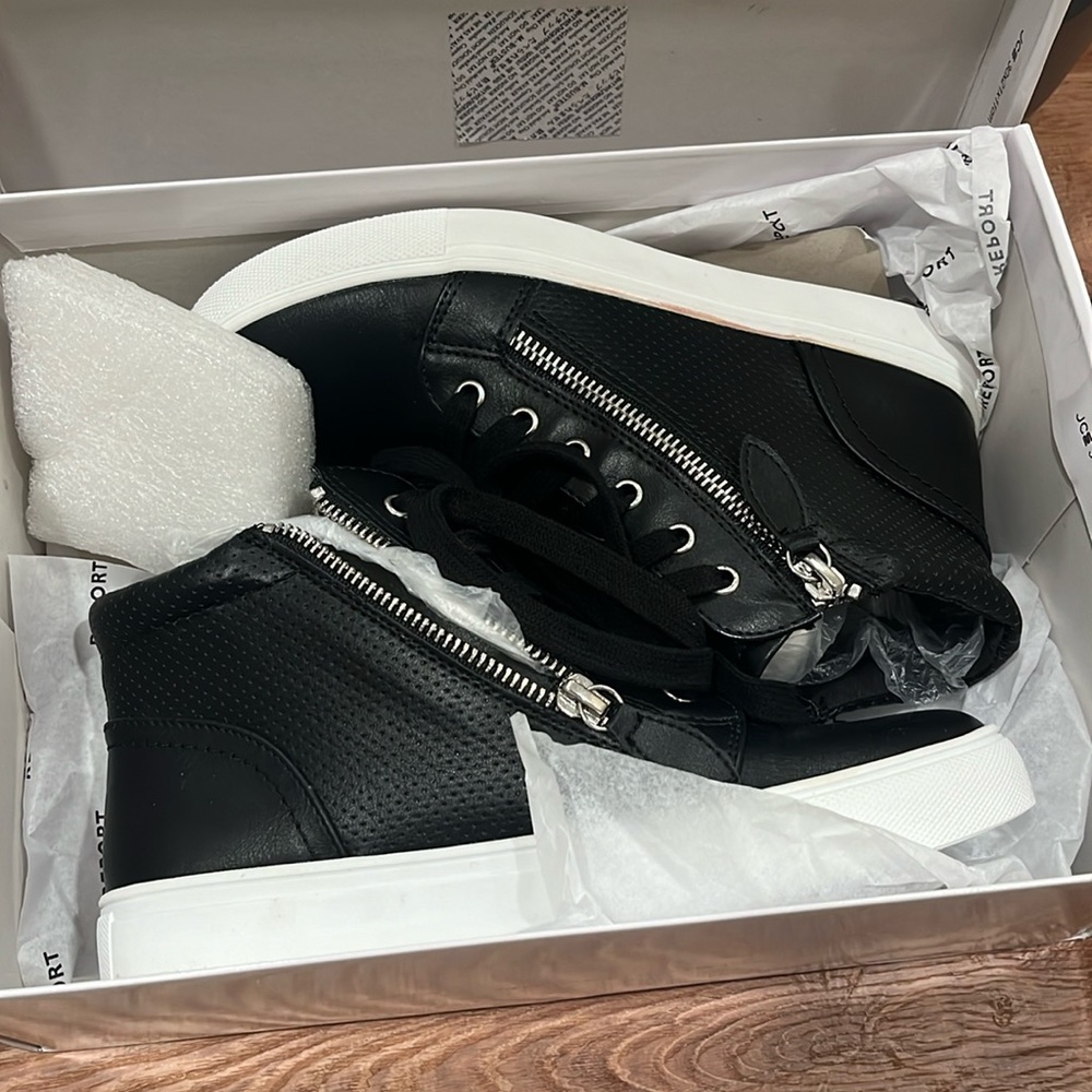 Women’s sneakers